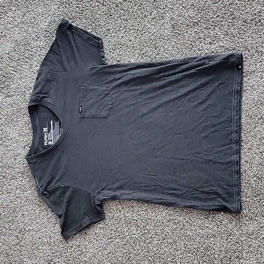 Hurley Premium Fit V-neck t-shirt. Medium